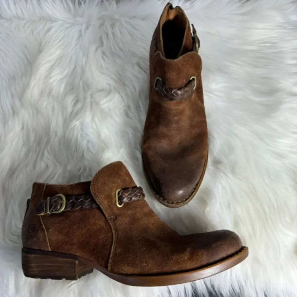 Born Sylvia NWOT Tobacco Brown Suede Booties‎ Sz 9